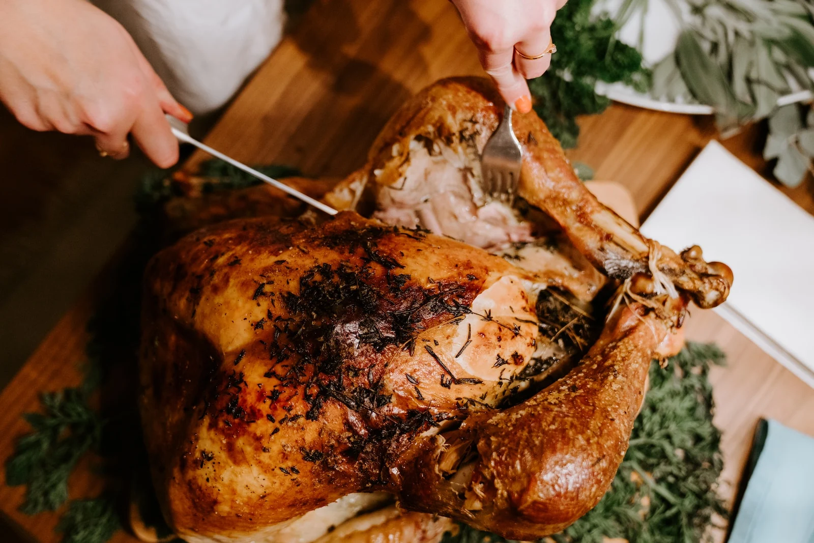 Épatez vos convives : Découvrez 5 Recettes Succulentes de Chapon de Noël, la Magie des Saveurs Festives Révélée !