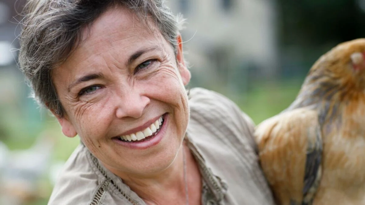 L&rsquo;amour est dans le pré 19 : Manuela, l&rsquo;éleveuse de poules d&rsquo;ornement à la reconversion surprenante